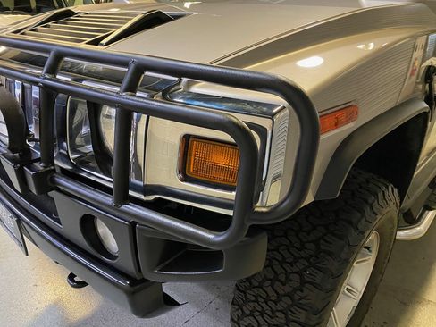 Used 2004 HUMMER H2 w/ Preferred Equipment Group AWD/4WD image 23