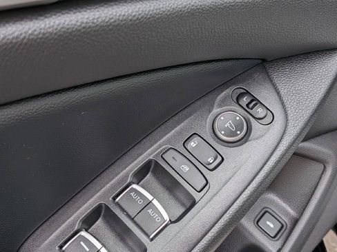 Used 2018 Honda Accord EX image 13