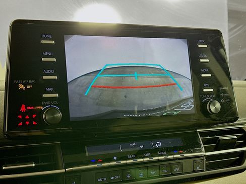 Used 2021 Toyota Sienna XLE image 22