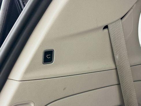 Used 2024 Chrysler Pacifica Touring-L image 31