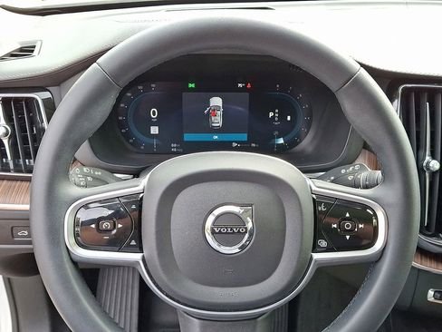 Used 2023 Volvo XC60 B5 Ultimate w/ Climate Package image 21