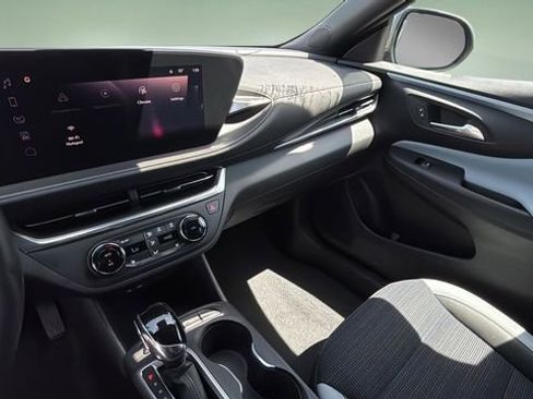 Used 2024 Buick Envista Preferred w/ Convenience I Package image 24