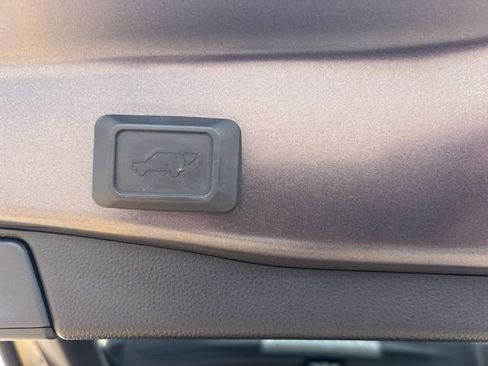 Used 2020 Toyota RAV4 Limited image 26