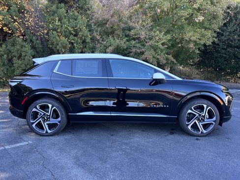 New 2025 Chevrolet Equinox EV LT image 11