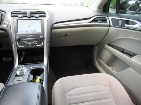 Used 2020 Ford Fusion SE FWD image 14