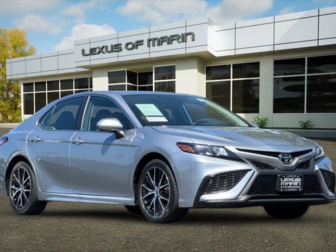 Used 2024 Toyota Camry SE image 6