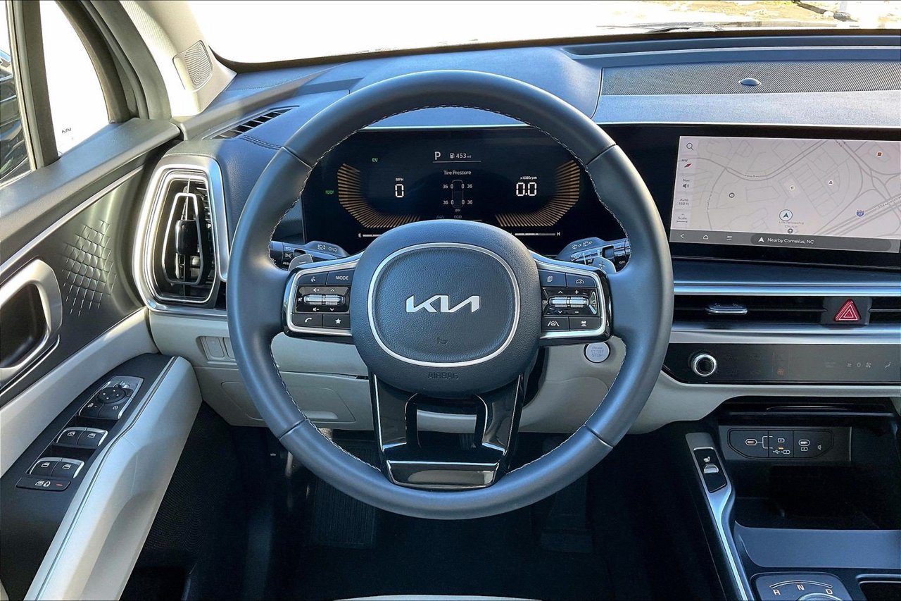 Used 2025 Kia Sorento EX AWD/4WD image 9