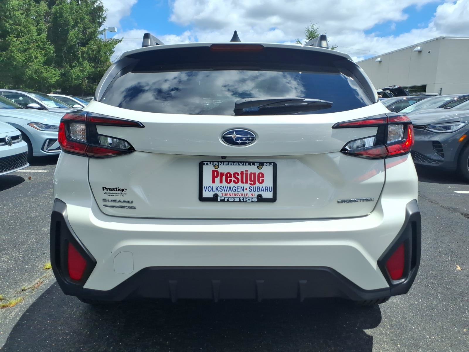 Used 2024 Subaru Crosstrek 2.0i Premium AWD/4WD image 3