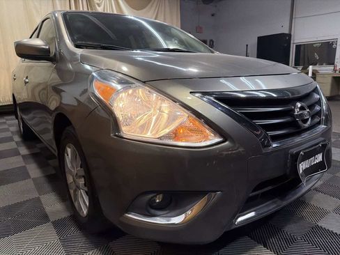 Used 2017 Nissan Versa SV w/ SV Special Edition Package image 6