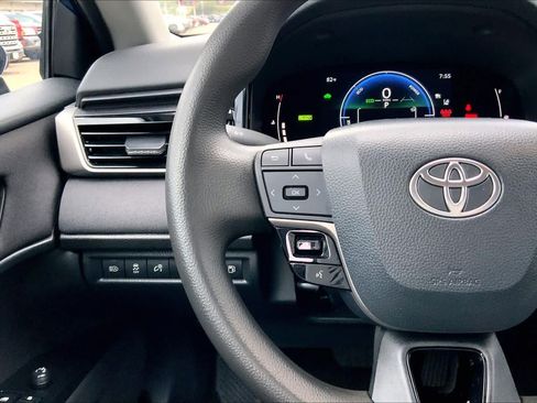 Used 2025 Toyota Camry LE FWD image 23