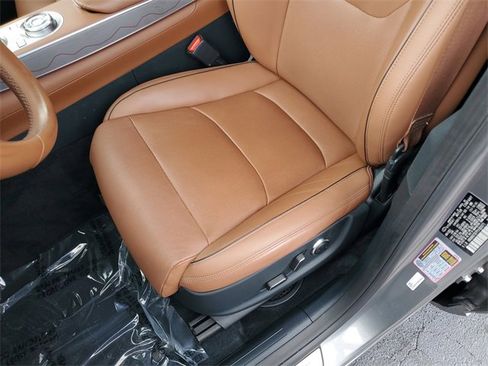 Used 2023 Genesis GV70 2.5T w/ Advanced Package image 14