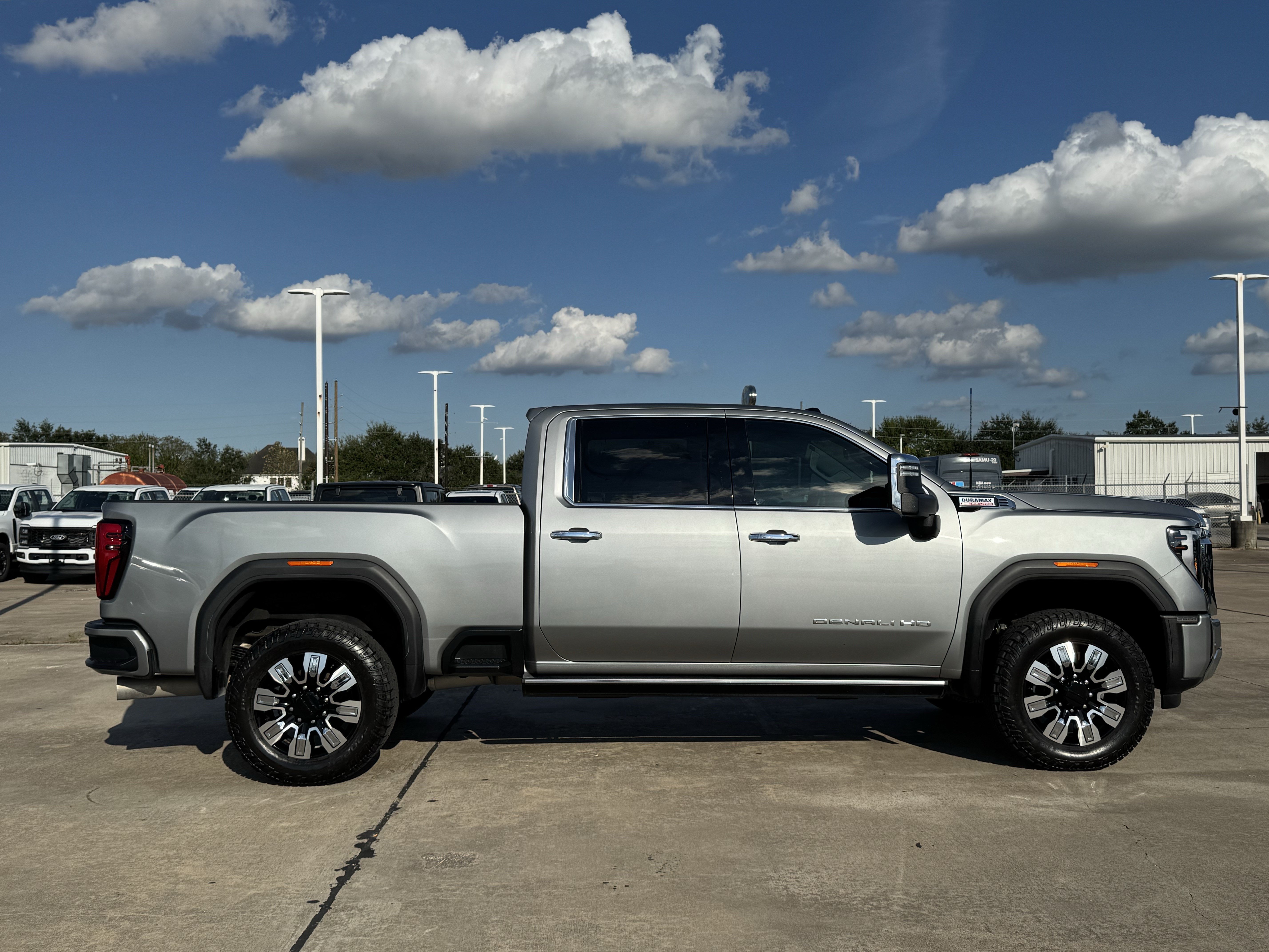 Used 2025 GMC Sierra 2500 Denali w/ Denali Reserve Package AWD/4WD image 6