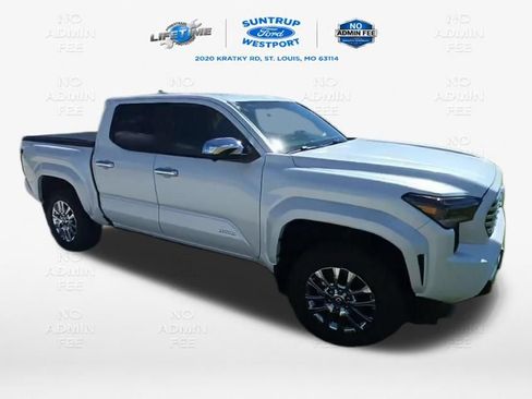 Used 2025 Toyota Tacoma Limited AWD/4WD image 57