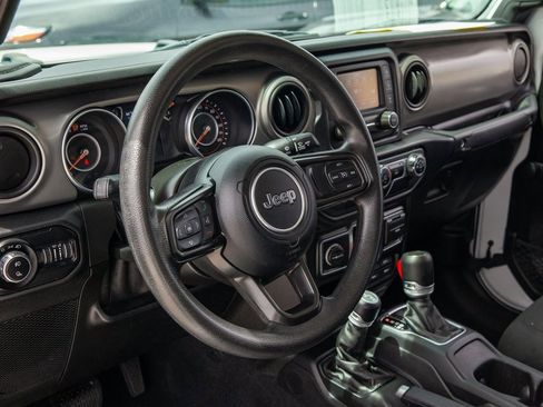 Used 2021 Jeep Gladiator Sport image 10