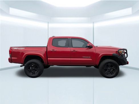 Used 2017 Toyota Tacoma SR5 image 7