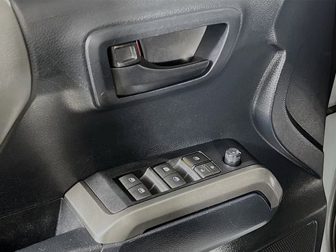 Used 2019 Toyota Tacoma SR5 image 17