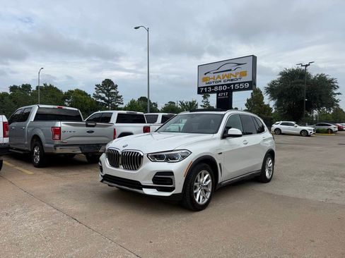 Used 2023 BMW X5 xDrive45e w/ Executive Package AWD/4WD image 43