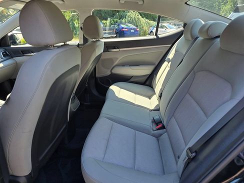 Used 2017 Hyundai Elantra SE FWD image 10