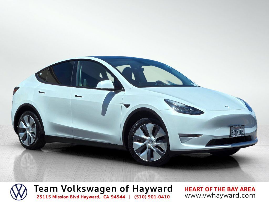 Used 2023 Tesla Model Y Long Range AWD/4WD image 1