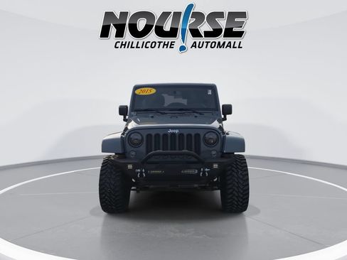 Used 2015 Jeep Wrangler Unlimited Sahara w/ Connectivity Group AWD/4WD image 3