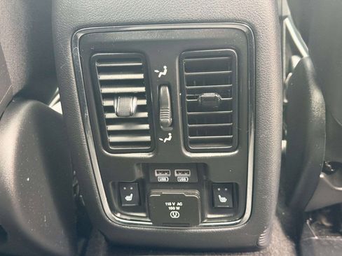 Used 2020 Jeep Grand Cherokee Overland AWD/4WD image 25