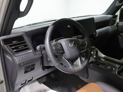 Used 2025 Lexus GX 550 AWD/4WD image 14