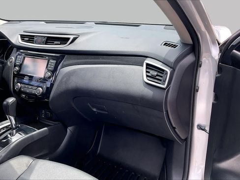 Used 2016 Nissan Rogue SL w/ SL Premium Package FWD image 19