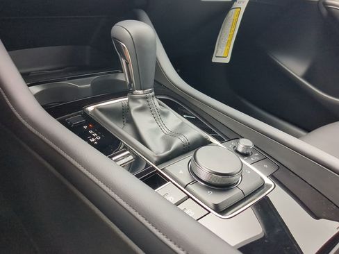 Certified 2025 MAZDA MAZDA3 Hatchback w/Premium Plus Pkg image 16