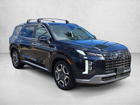 Used 2023 Hyundai Palisade SEL w/ Premium Package image 3