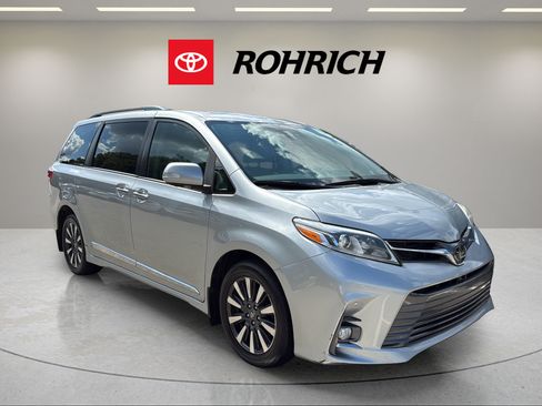 Used 2020 Toyota Sienna Limited Premium AWD/4WD image 4