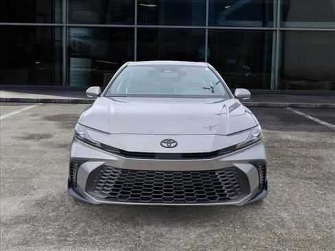 Used 2025 Toyota Camry SE FWD image 3