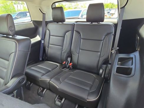 Used 2018 GMC Acadia Denali w/ Technology Package FWD image 12