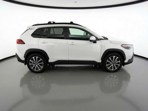 Certified 2023 Toyota Corolla Cross XLE image 6