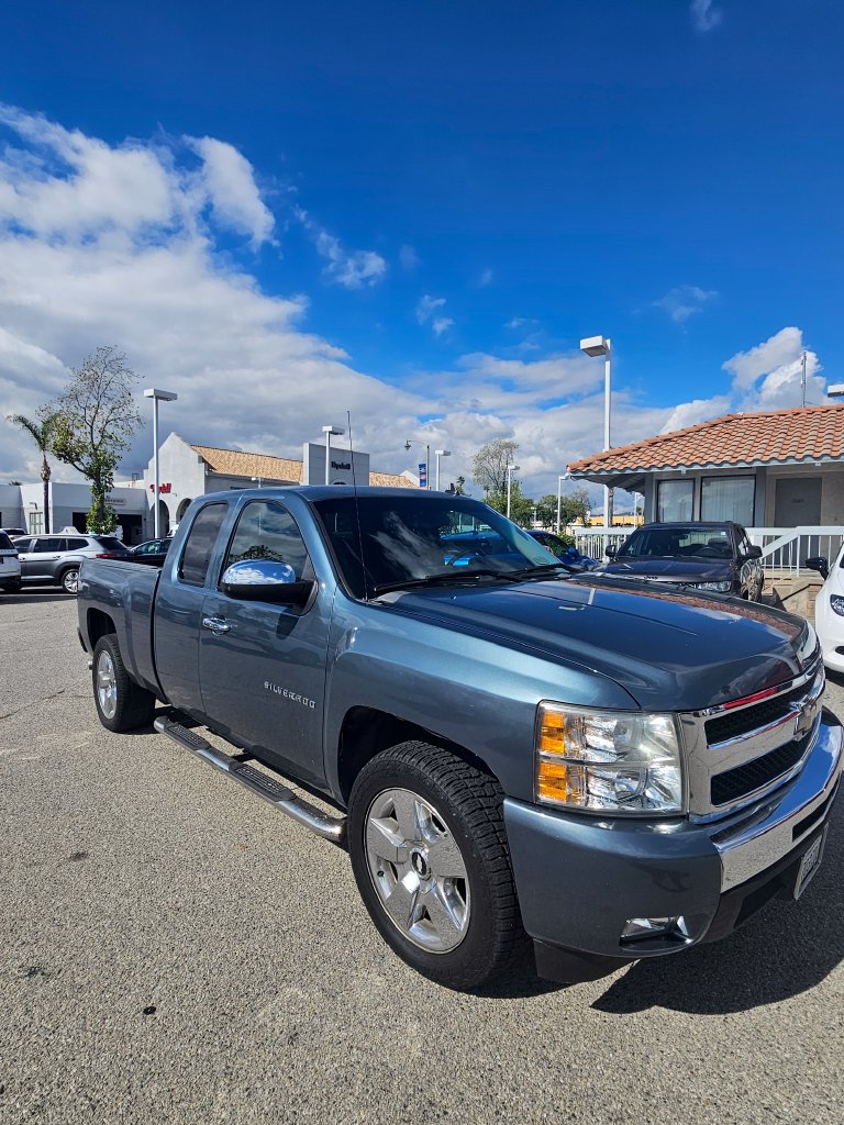 Used 2011 Chevrolet Silverado 1500 LT w/ Texas Edition RWD image 1