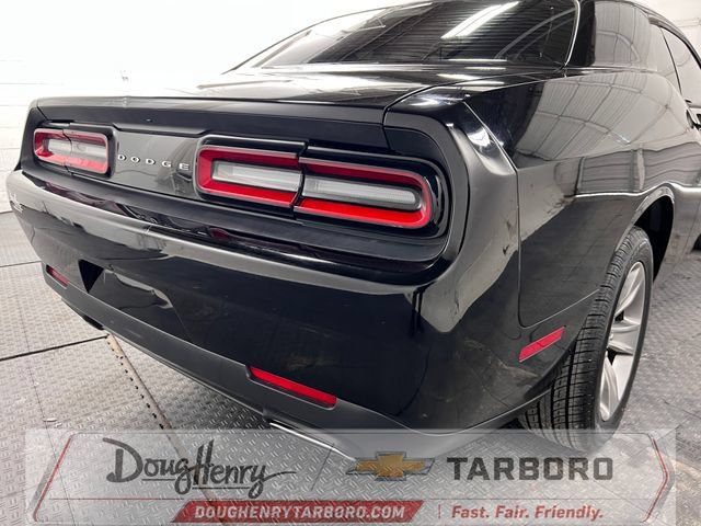 Used 2016 Dodge Challenger SXT RWD image 15