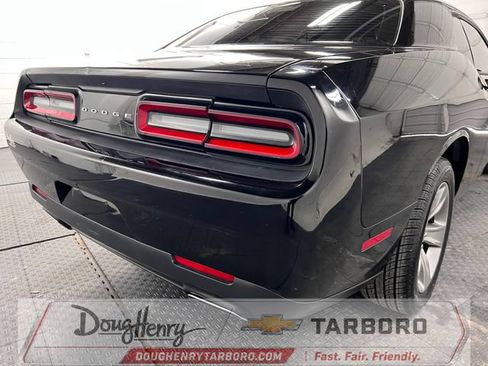 Used 2016 Dodge Challenger SXT RWD image 15