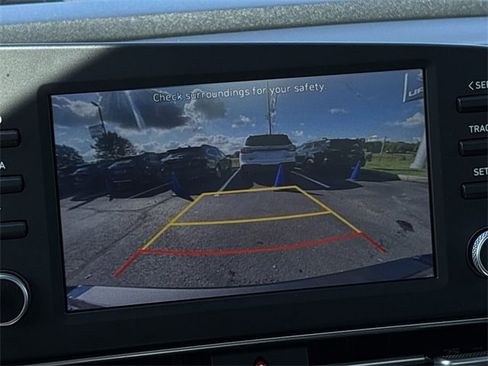 Used 2023 Hyundai Elantra SEL image 24