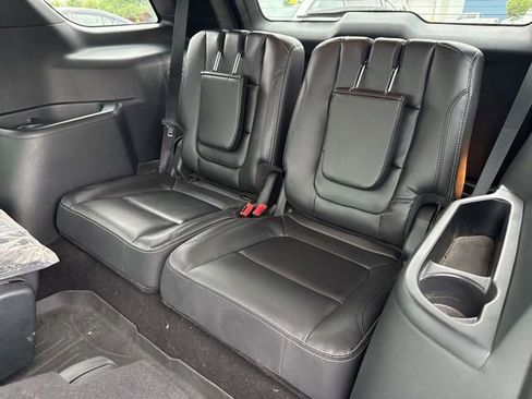 Used 2018 Ford Explorer Limited w/ Equipment Group 301A AWD/4WD image 17