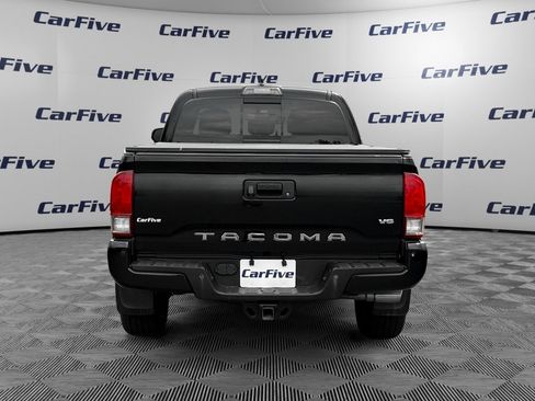 Used 2017 Toyota Tacoma TRD Sport w/ Premium & Technology Package AWD/4WD image 4