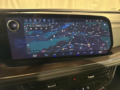 Used 2025 Chevrolet Suburban Z71 AWD/4WD image 20