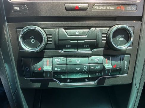 Used 2016 Ford Explorer XLT w/ Equipment Group 202A AWD/4WD image 47