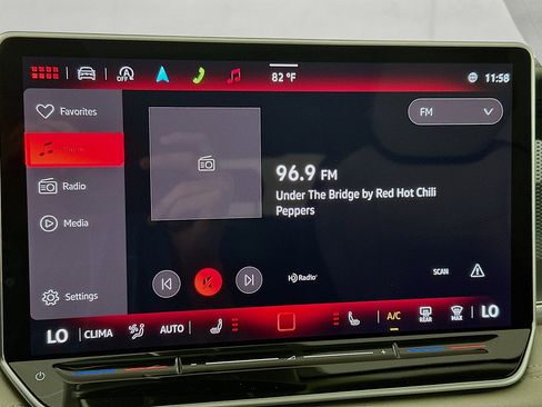 New 2025 Volkswagen Tiguan SE image 14