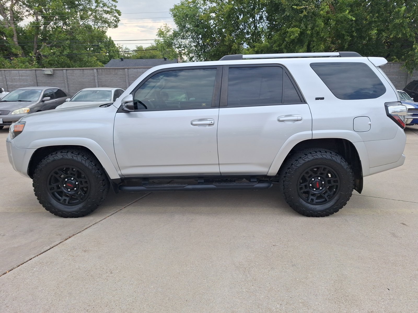 Used 2020 Toyota 4Runner SR5 Premium RWD image 3