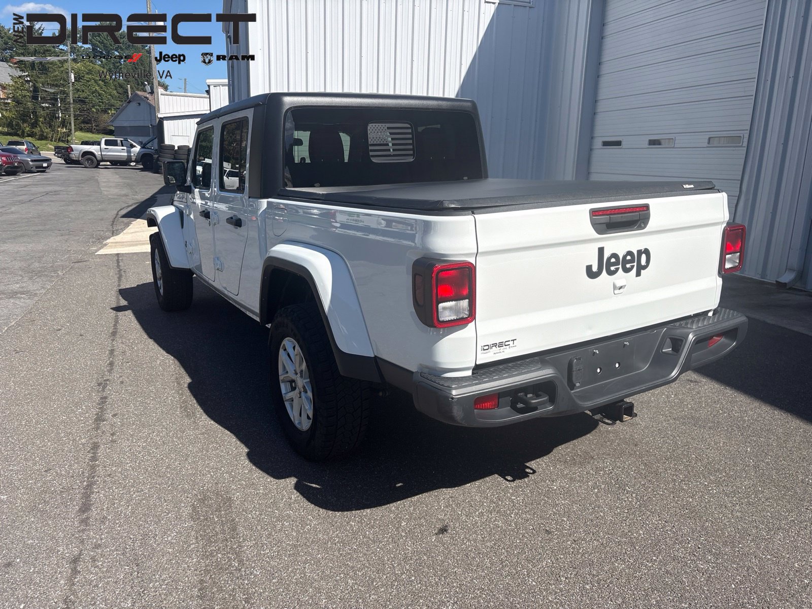 Used 2023 Jeep Gladiator Sport AWD/4WD image 3