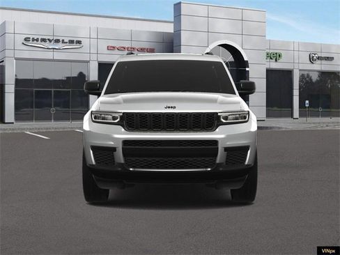 New 2023 Jeep Grand Cherokee L Laredo image 12