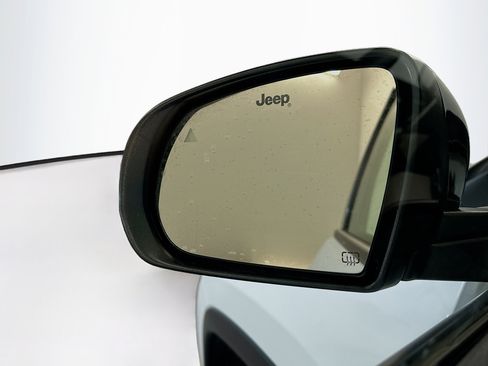 Used 2025 Jeep Compass Limited image 16