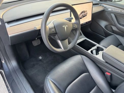 Used 2023 Tesla Model 3 Standard Range image 9