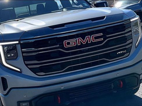 Used 2024 GMC Sierra 1500 AT4 w/ Technology Package AWD/4WD image 29