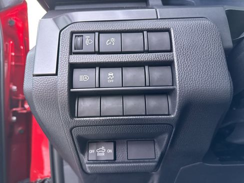 Used 2025 Toyota Tacoma SR5 AWD/4WD image 23