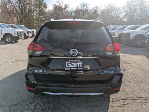 Used 2017 Nissan Rogue SV image 5